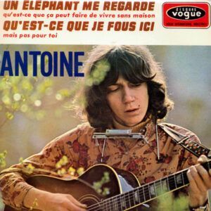 Un Éléphant Me Regarde
