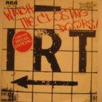Watch The Closing Doors = ¡Cuidado Con Las Puertas Al Cerrarse!
